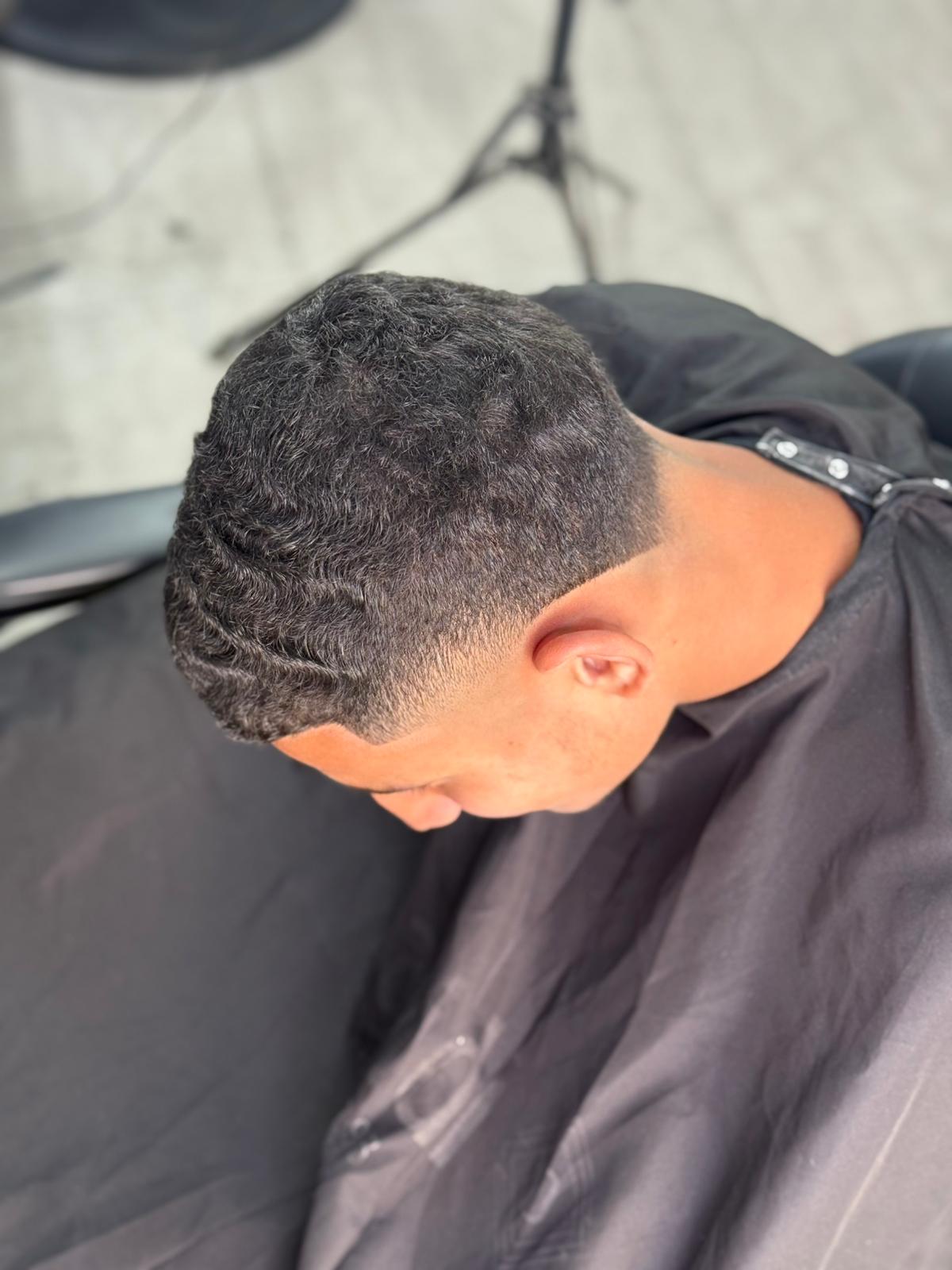 תספורת ועיצוב שיער מתוך גלריית Aviel Barbershop, תמונה 18 מתוך 23